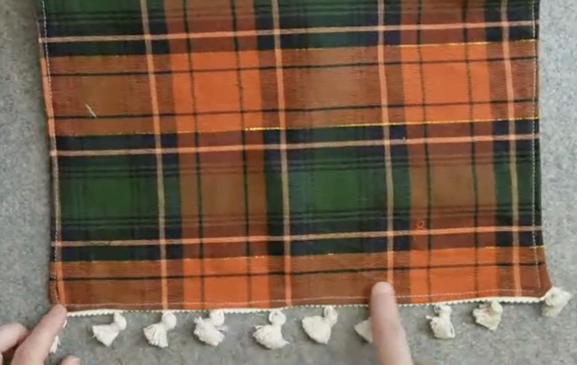 thanksgiving table runner-sewing machine topstitch 1/8" seam allowance